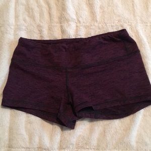 Fleo maroon booty shorts!